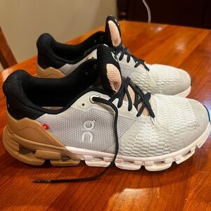 OnCloud Tennis Shoes Size 7